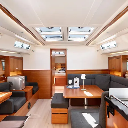 Sailboat Hanse 455 Ботель *