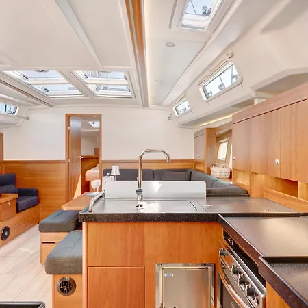 Ботель Sailboat Hanse 455