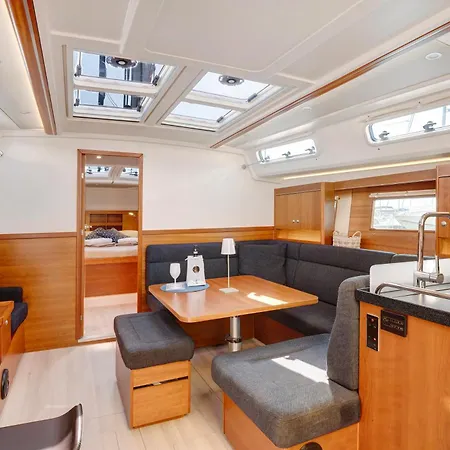 Sailboat Hanse 455 Ботель *