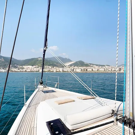 Ботель Sailboat Hanse 455