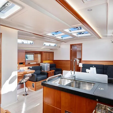 Ботель Sailboat Hanse 455